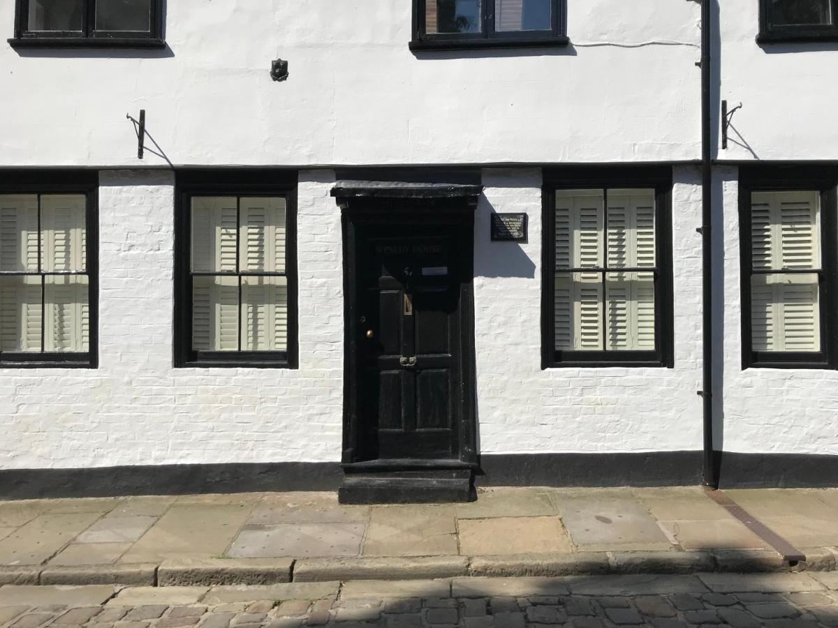 "Wesley House" Historic Home In Town Centre With Parking Shrewsbury Exterior photo